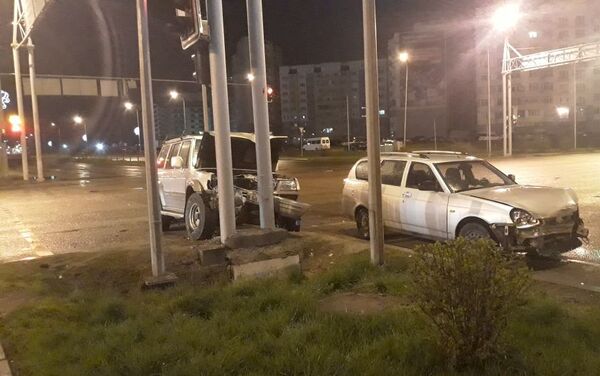 Lada Priora и Hyundai Galloper столкнулись на Рыскулова - Момышулы в Алматы - Sputnik Казахстан