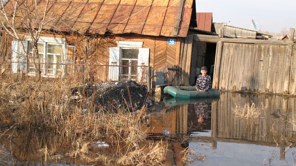 Талые воды подтапливают частный сектор в Петропавловске - Sputnik Казахстан