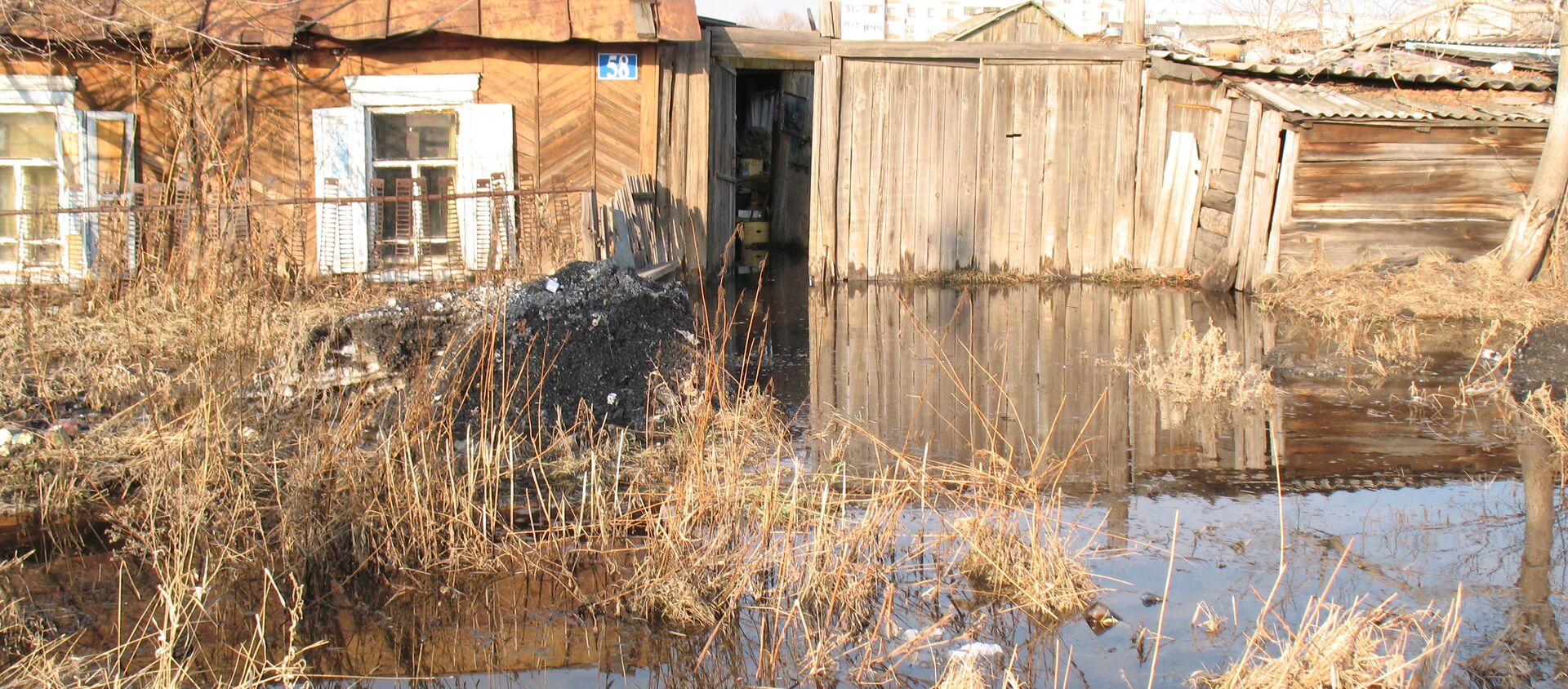 Талые воды подтапливают частный сектор в Петропавловске - Sputnik Казахстан, 1920, 01.04.2021