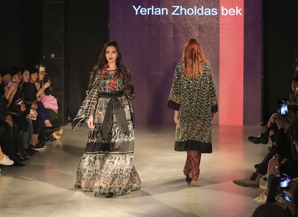 Двадцать пятый сезон национальной Недели моды прет-а-порте Kazakhstan Fashion Week сезона осень-зима 2018-19 - Sputnik Казахстан