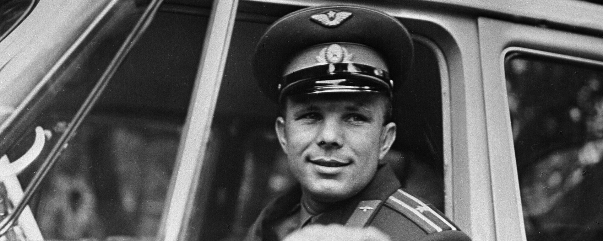 Первый в мире космонавт, Герой Советского Союза Юрий Гагарин - Sputnik Казахстан, 1920, 02.09.2026