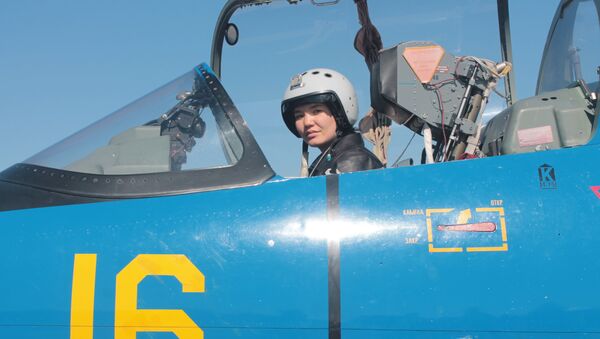Cтарший летчик инструктор лейтенант Ардана Ботай - Sputnik Казахстан