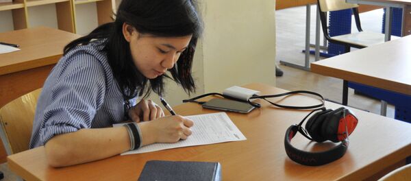 Тотальный диктант на площадке РФМШ в Астане - Sputnik Казахстан