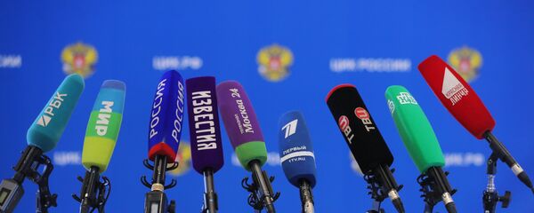 Микрофоны разных СМИ, архивное фото - Sputnik Казахстан