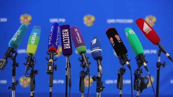 Микрофоны разных СМИ, архивное фото - Sputnik Казахстан