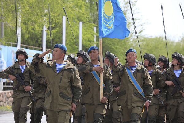 Воинские подразделения начали подготовку к боевому параду в Отаре - Sputnik Казахстан