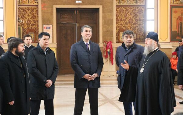 Дархан Калетаев и Асет Исекешев посетили Успенский Кафедральный собор в Астане - Sputnik Казахстан