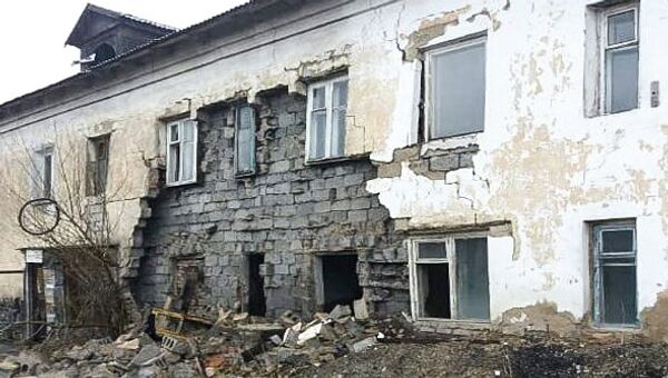 Стена жилого дома обрушилась в Петропавловске - Sputnik Казахстан