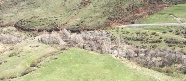 Оползень продолжает движение в сторону реки Кольсай - Sputnik Казахстан