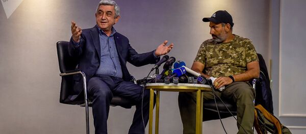 Встреча премьер-министра Армении Сержа Саргсяна с лидером движения Мой шаг Николом Пашиняном Встреча премьер-министра Армении Сержа Саргсяна с лидером движения Мой шаг Николом Пашиняном - Sputnik Казахстан