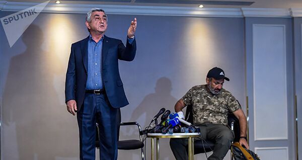 Встреча премьер-министра Армении Сержа Саргсяна с лидером движения Мой шаг Николом Пашиняном Встреча премьер-министра Армении Сержа Саргсяна с лидером движения Мой шаг Николом Пашиняном - Sputnik Казахстан