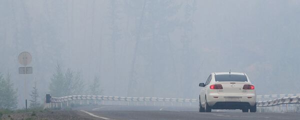 Дым на автодороге, архивное фото Дым на автодороге, архивное фото - Sputnik Казахстан