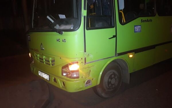 Автобус №1 и Mitsubishi Pajero столкнулись в Алматы - Sputnik Казахстан