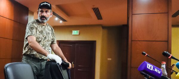 Лидер протестного движения Никол Пашинян Лидер протестного движения Никол Пашинян - Sputnik Казахстан