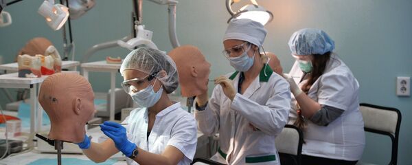 Студенты медицинского университета, архивное фото Студенты медицинского университета, архивное фото - Sputnik Казахстан