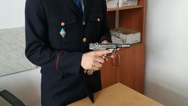 Трофейный пистолет Люгер Р 08, доставшийся жителю Кокшетау от дедушки - Sputnik Казахстан