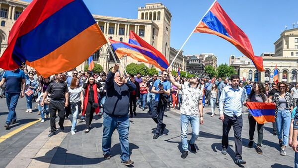 Люди на улицах Еревана - Sputnik Казахстан