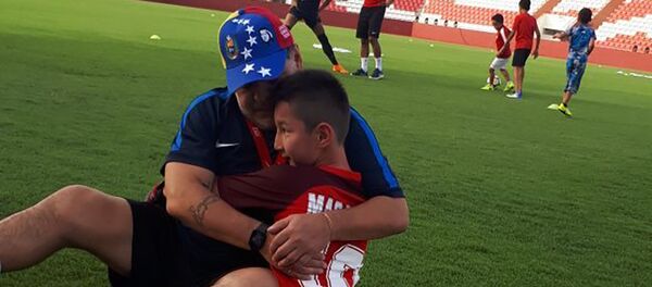 Али Турганбеков встретился с легендарным Диего Марадоной - Sputnik Казахстан