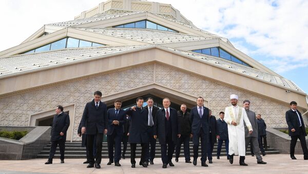 Нурсултан Назарбаев посетил новую мечеть в Астане - Sputnik Казахстан