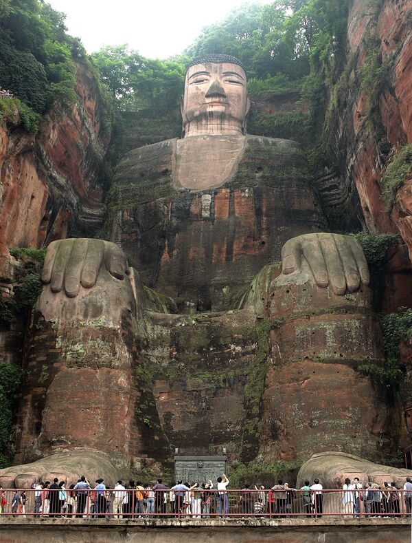 Высеченная в горе Линъюньшань статуя Будды — одна из самых высоких в мире (71 метр). В список ЮНЕСКО ее включили в 1996 году - Sputnik Казахстан