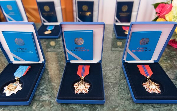 Церемония вручения высших воинских и специальных званий, классных чинов и госнаград - Sputnik Казахстан