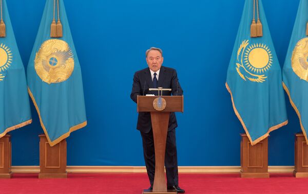 Нурсултан Назарбаев во время церемонии вручения высших воинских и специальных званий, классных чинов и госнаград - Sputnik Казахстан