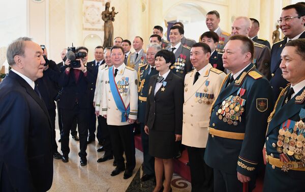 Церемония вручения высших воинских и специальных званий, классных чинов и госнаград - Sputnik Казахстан