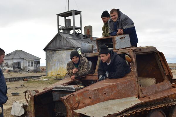 Волонтеры во время экологической экспедиции в Арктике - Sputnik Казахстан