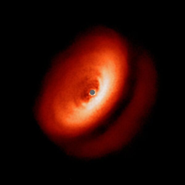 Изображение пыльного диска вокруг молодой звезды IM Lupi - Sputnik Казахстан
