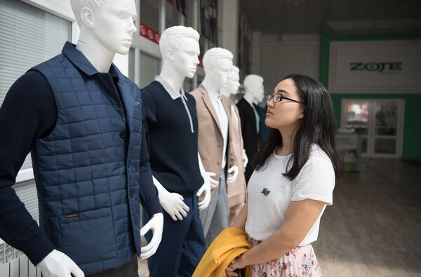 По гособоронзаказу здесь изготавливают летние и зимние полевые комплекты По гособоронзаказу здесь изготавливают летние и зимние полевые комплекты - Sputnik Казахстан