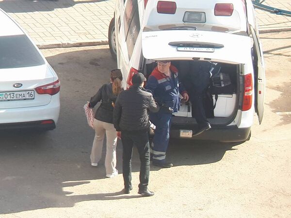 В Астане у супермаркета Жаннур перевернулся батут В Астане у супермаркета Жаннур перевернулся батут - Sputnik Казахстан