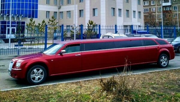 Красный лимузин - Sputnik Казахстан