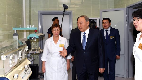Нурсултан Назарбаев посетил медицинский центр Керуен-Medicus - Sputnik Казахстан