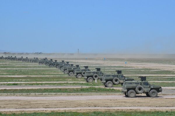 Боевой парад в День защитника Отечества - Sputnik Казахстан