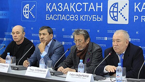 Тимур Сулейменов второй справа - Sputnik Казахстан