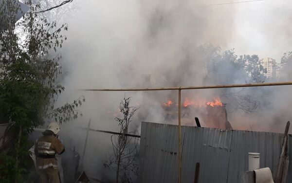 Частный дом горел на ул. Садовникова - Sputnik Казахстан