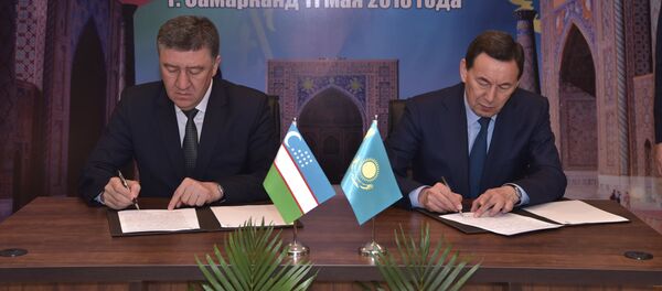 Главы МВД Казахстана и Узбекистана Калмуханбет Касымов и Пулат Бобожонов - Sputnik Казахстан