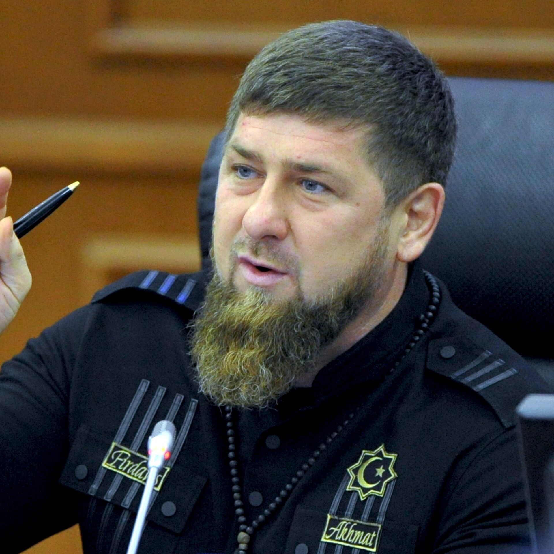 Чеченец с бородой: загадочный дресс-код чеченского бородача с усами и без них