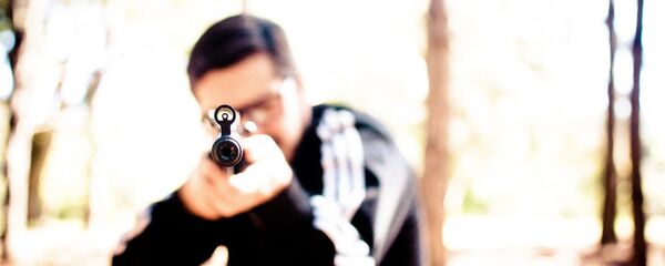 Мужчина с ружьем, иллюстративное фото Мужчина с ружьем, иллюстративное фото - Sputnik Казахстан