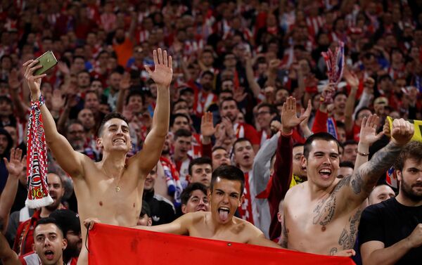 Фанаты Атлетико радуются победе клуба в Лиге Европы - Sputnik Казахстан