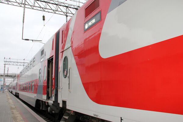 Двухэтажный скорый поезд «Сочи – Ростов-На-Дону» Двухэтажный скорый поезд «Сочи – Ростов-На-Дону» - Sputnik Казахстан