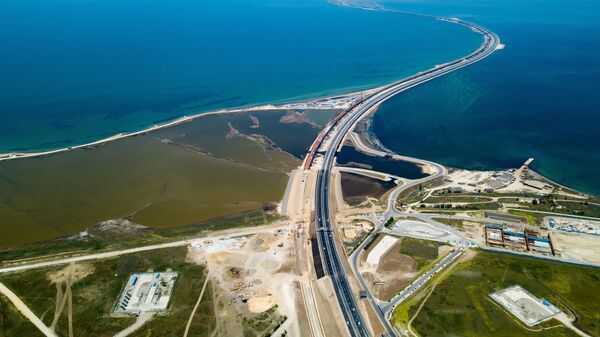 Начало автомобильного движения по Крымскому мосту - Sputnik Казахстан