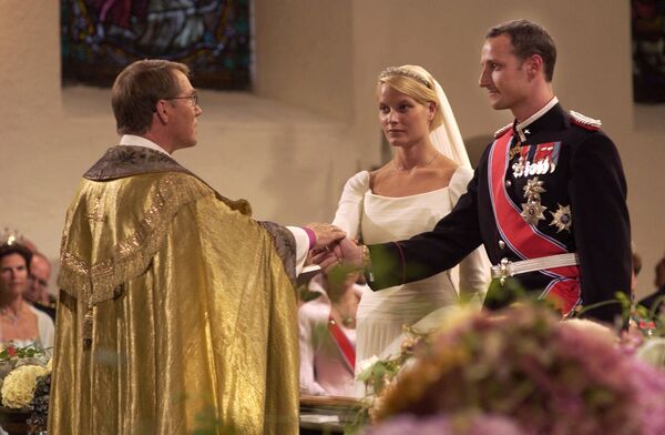 Бракосочетание норвежского наследного принца Хаакона и Метте-Марита Тесесема Хойби - Sputnik Казахстан