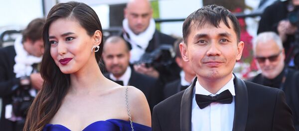 Казахстанский сценарист и режиссер Адильхан Ержанов и актриса Динара Бактыбаева Казахстанский сценарист и режиссер Адильхан Ержанов и актриса Динара Бактыбаева - Sputnik Казахстан