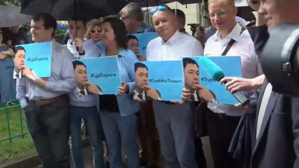 Митинг в поддержку арестованного на Украине журналиста Кирилла Вышинского - Sputnik Казахстан