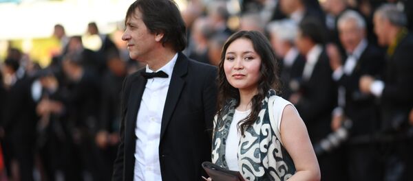 Режиссер Сергей Дворцевой и актриса Самал Еслямова во время Каннского кинофестиваля - Sputnik Казахстан