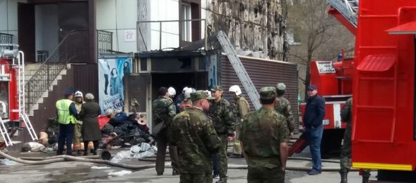 Пожар в торговом доме Триумф в Кокшетау Пожар в торговом доме Триумф в Кокшетау - Sputnik Казахстан
