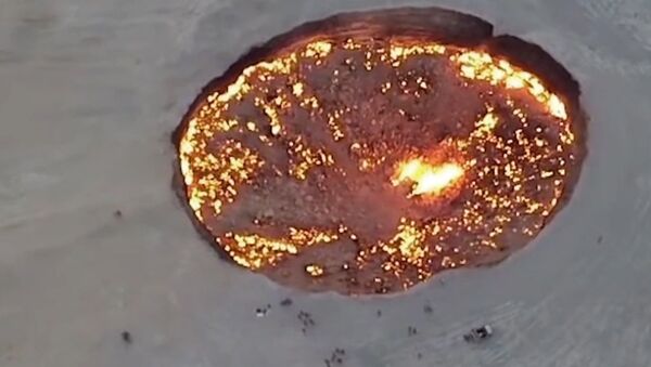 Огонь в газовом кратере в Туркменистане не гаснет с 1971 года - Sputnik Казахстан