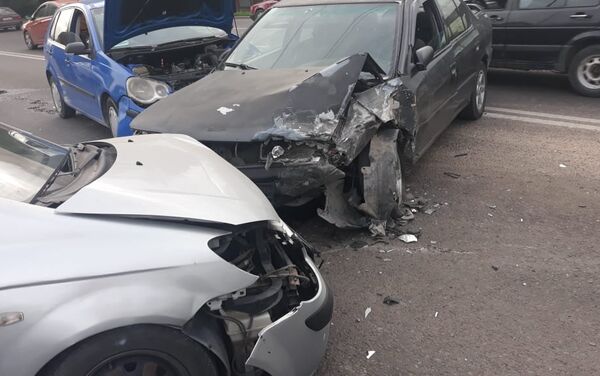 Три автомобиля столкнулись на пр. Раимбека - Sputnik Казахстан