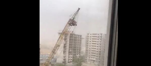 Ветер уронил кран - Sputnik Казахстан